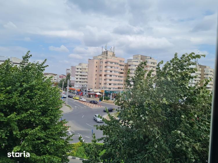 Apartament cu 3 camere decomandat în Mioriței
