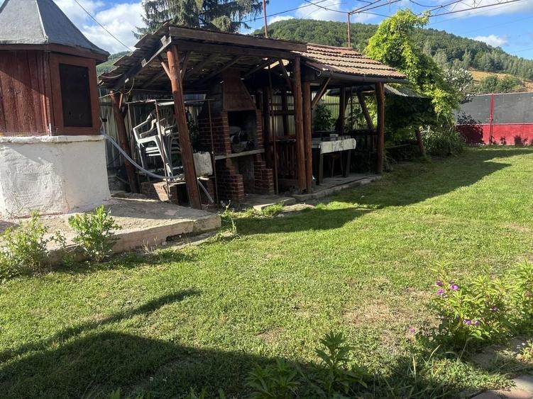 Casă cu 4 camere în Ciucea