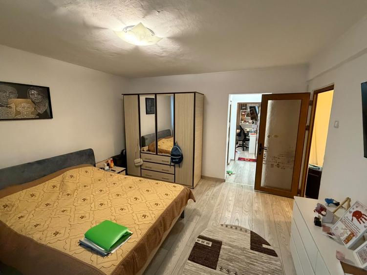 Apartament cu 2 camere semidecomandat, mobilat în Semicentral