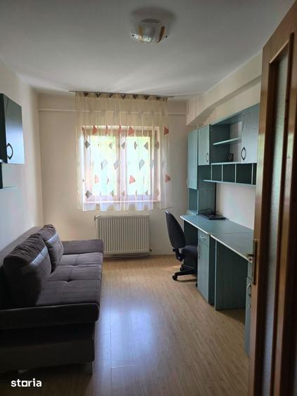 Apartament cu 3 camere decomandat în Exterior Vest
