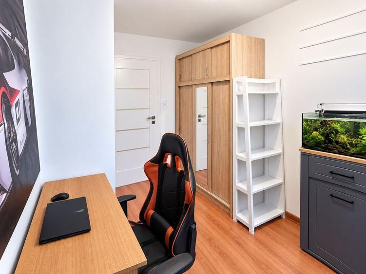 Apartament cu 3 camere decomandat, mobilat în Aurel Vlaicu