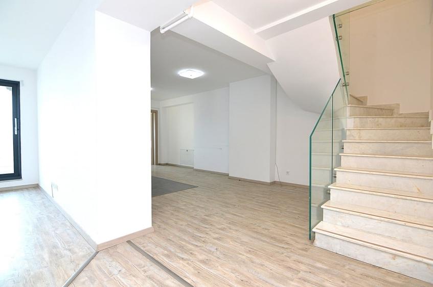 Apartament cu 5 camere decomandat, mobilat în Unirii