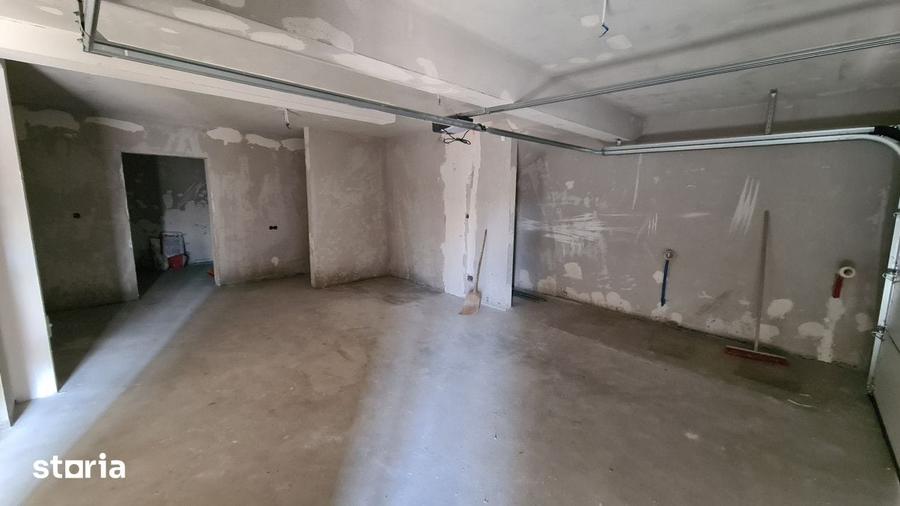 Casă cu 5 camere cu Teren 220 Mp în Dâmbul Rotund