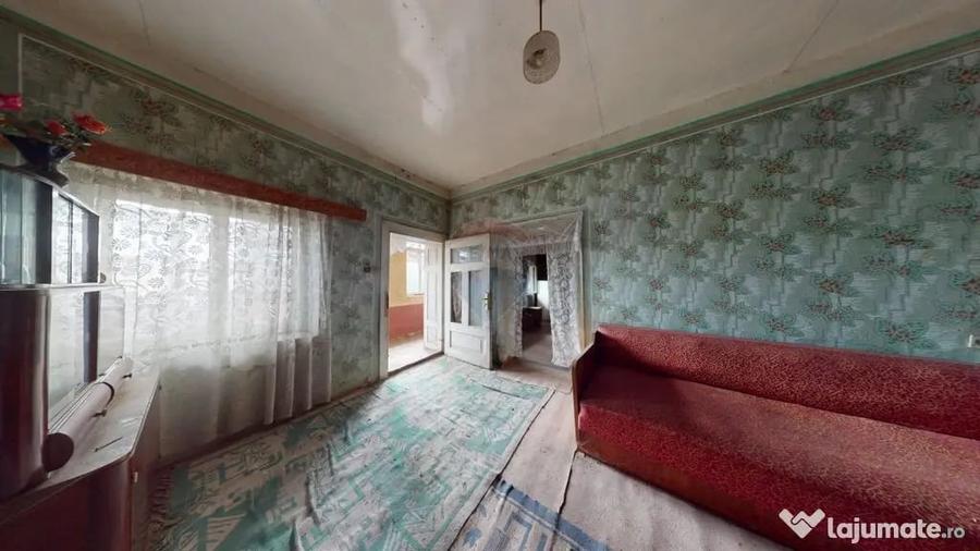 Casă cu 7 camere cu Teren 1044 Mp în Jibert