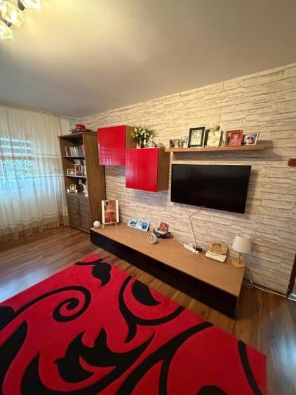 Apartament cu 3 camere decomandat, mobilat în Valea Rosie