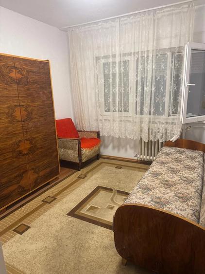 Apartament cu 3 camere semidecomandat în Complex Studențesc