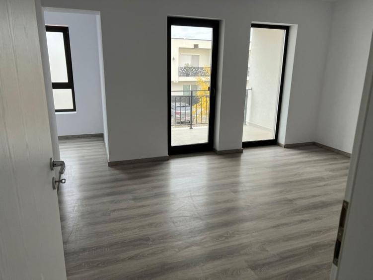 Duplex cu 3 camere cu Canalizare în Bucovăț (Dumbrava)