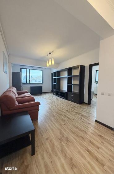 Apartament cu 3 camere, mobilat în Băneasa