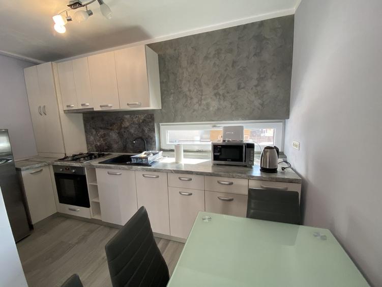 Apartament cu 3 camere decomandat, mobilat în Dumbrăvița