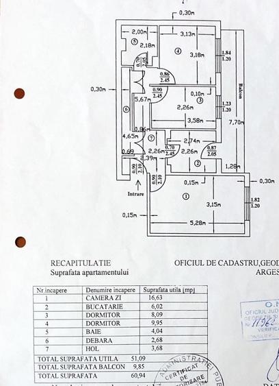Apartament cu 3 camere decomandat în Costești