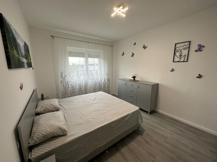 Apartament cu 3 camere decomandat în Aradului