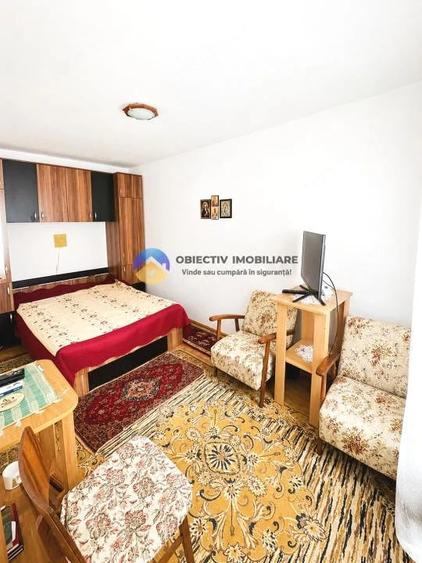 Apartament cu 3 camere semidecomandat în Dărmănești