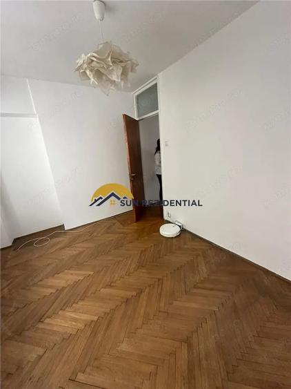 Apartament cu 4 camere decomandat, mobilat în Calea Victoriei