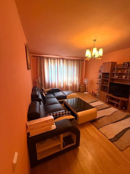 Casă cu 6 camere cu Teren 1600 Mp în Călugăreni