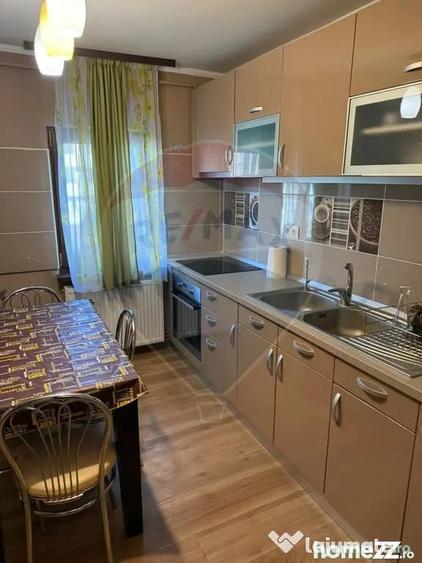 Apartament cu 4 camere decomandat în Central