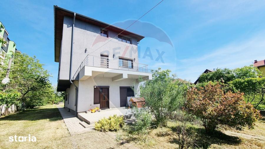 Teren de 2436 mp, în Rahova