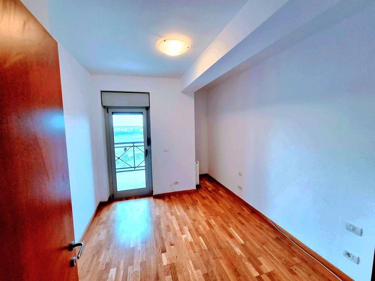 Apartament cu 3 camere decomandat, mobilat în Torontalului
