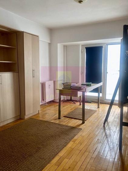 Apartament cu 4 camere decomandat, mobilat în Decebal