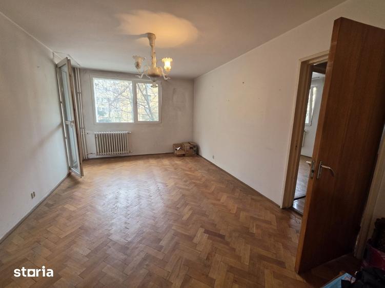 Apartament cu 4 camere semidecomandat în Sălăjan