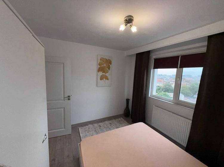 Apartament cu 2 camere decomandat în Victoriei
