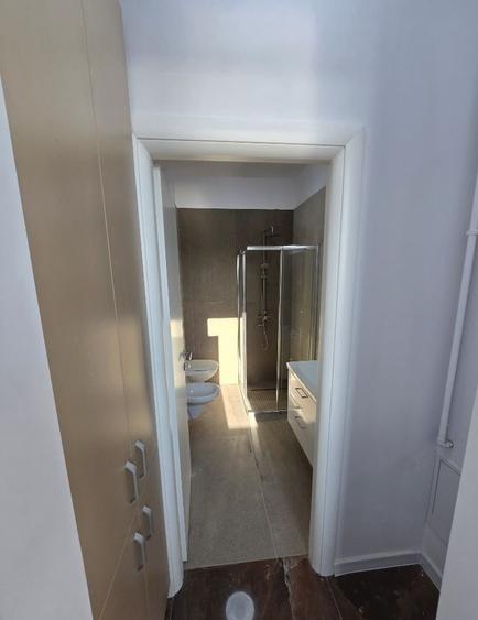 Apartament cu 3 camere semidecomandat în Tunari