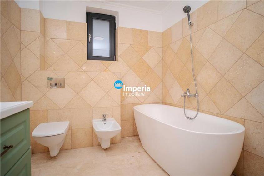Casă individuală cu 4 camere cu Canalizare în Podul de Fier