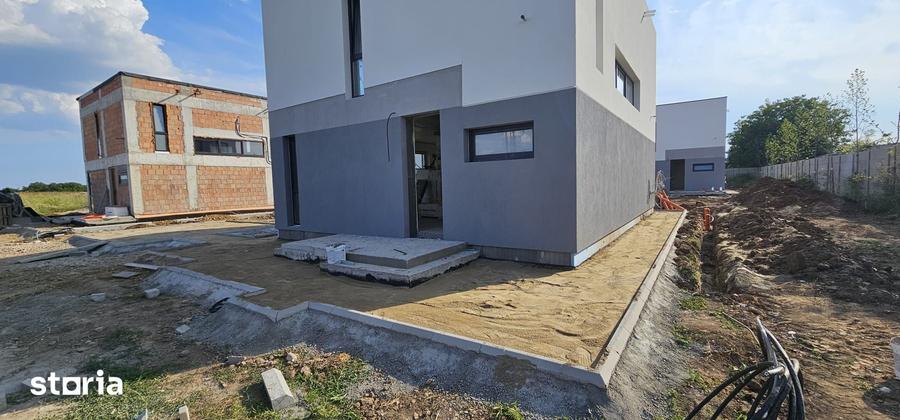 Casă cu 4 camere cu Teren 550 Mp în Balotești