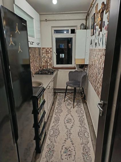 Apartament cu 3 camere semidecomandat în Central