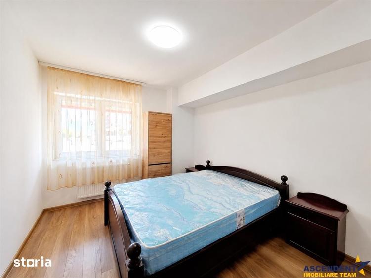 Apartament cu 3 camere decomandat în Tractorul