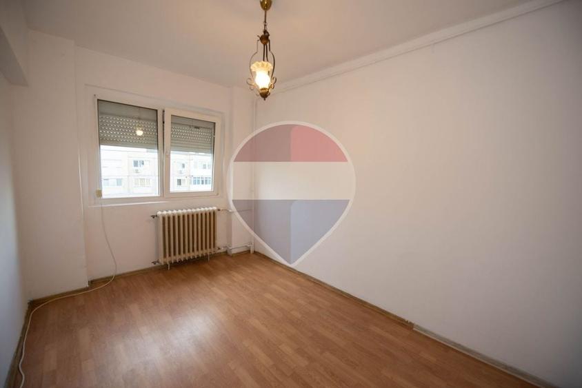 Apartament cu 3 camere decomandat în Drumul Taberei