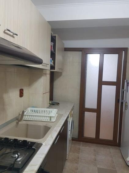 Apartament cu 3 camere, mobilat în Sud