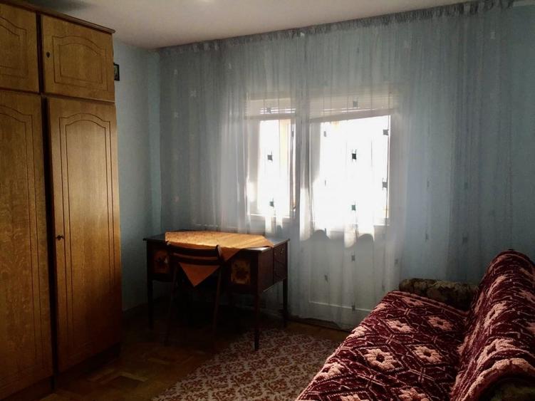 Apartament cu 3 camere decomandat în Broșteni