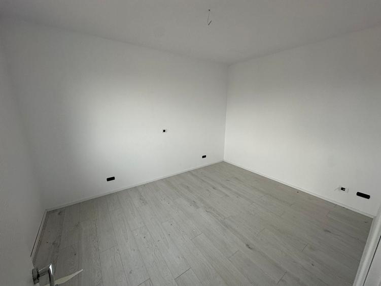 Duplex cu 5 camere cu Canalizare în Exterior Nord