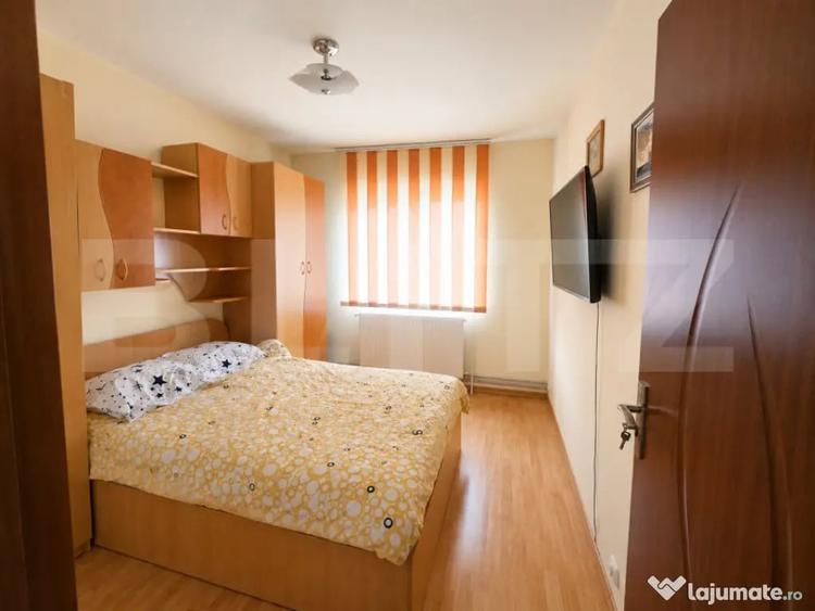 Apartament cu 3 camere decomandat în Micro 12