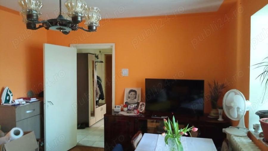 Apartament cu 3 camere decomandat în Girocului