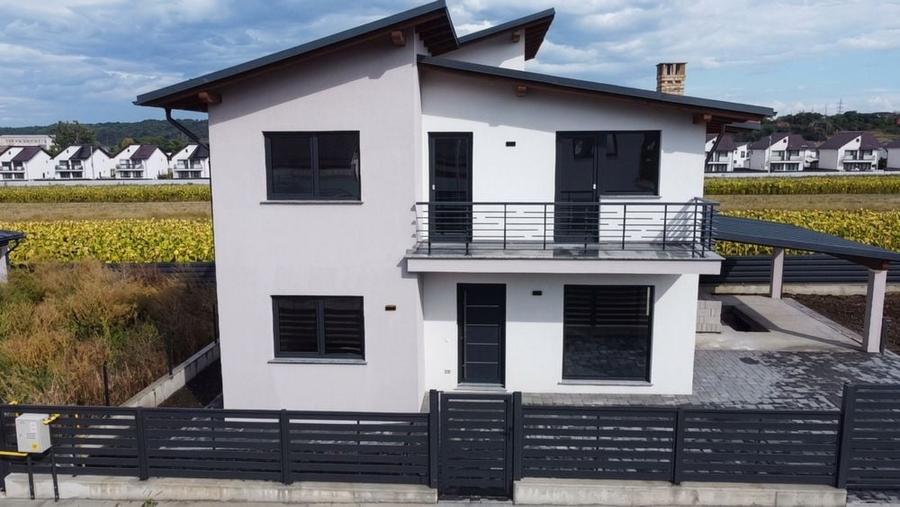 Casă cu 4 camere în Sfântu Ilie