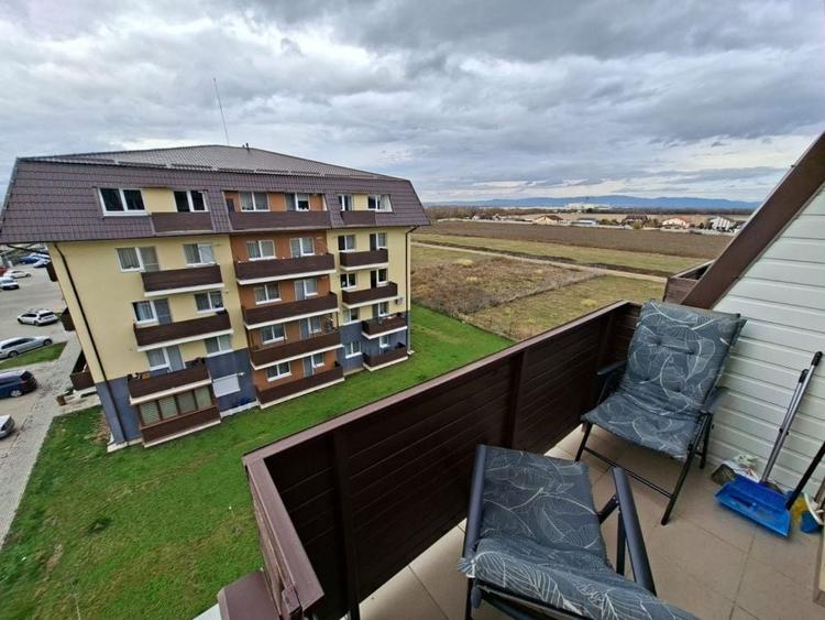 Apartament cu 2 camere decomandat, mobilat în Sânpetru
