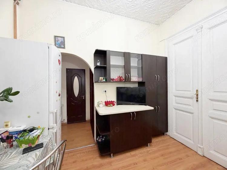 Apartament cu 4 camere semidecomandat în Central