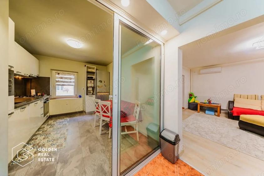 Apartament cu 3 camere semidecomandat în Miorița
