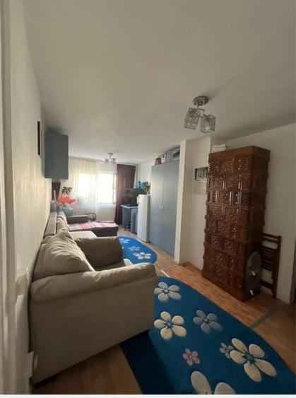 Apartament cu 3 camere semidecomandat în Central