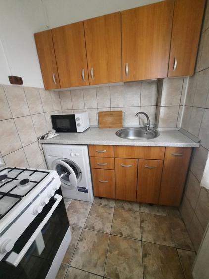 Garsonieră decomandată în Sud