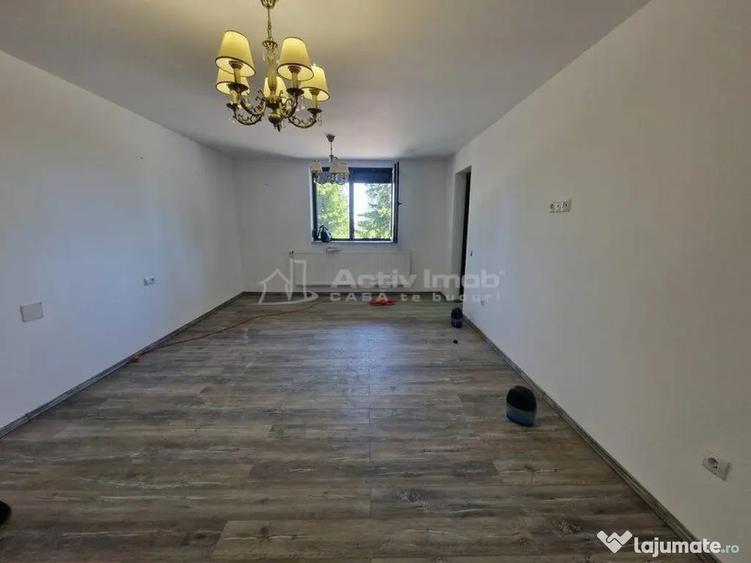 Casă cu 12 camere cu Teren 1000 Mp în Români