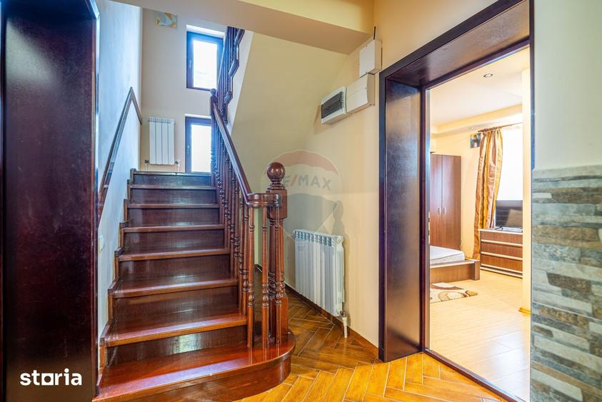 Casă cu 6 camere cu Teren 350 Mp în Central