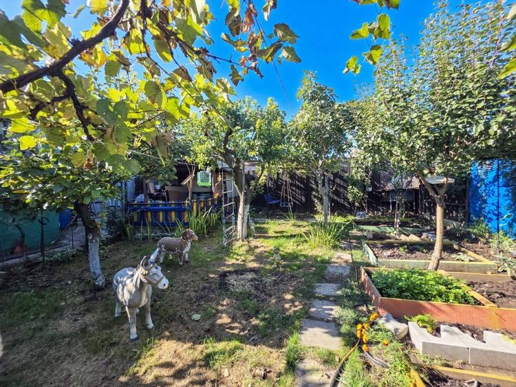 Casă individuală cu 4 camere cu Canalizare în Brătianu