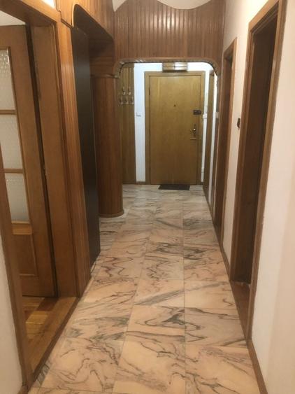 Apartament cu 3 camere decomandat în Exterior Vest