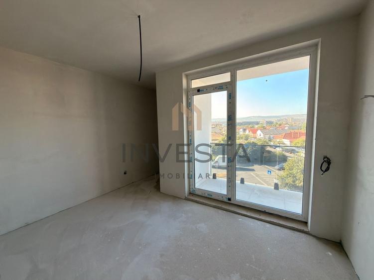 Apartament cu 4 camere semidecomandat în Mărăști