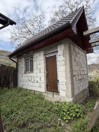Casă cu 4 camere în Moldovenești