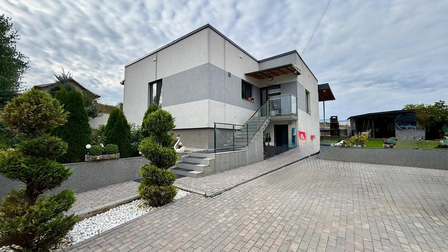 Casă cu 5 camere decomandat cu Teren 600 Mp în Dorobanți