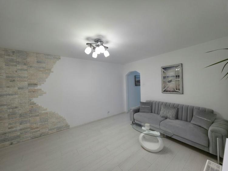 Apartament cu 3 camere semidecomandat în Gorjului