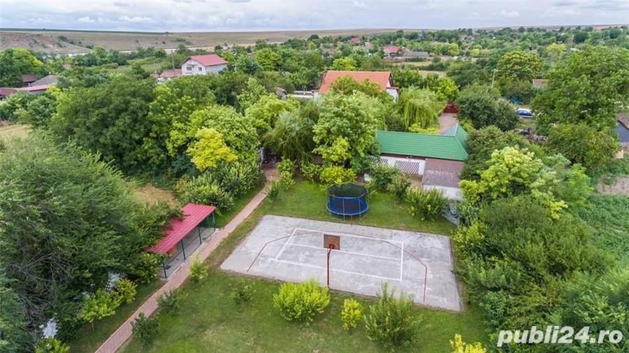 Casă cu 7 camere cu Teren 4000 Mp în Conacu